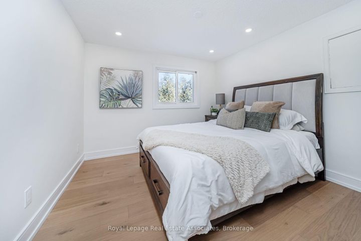 Photo 25 at 471 Valhalla Court, WO West, Oakville