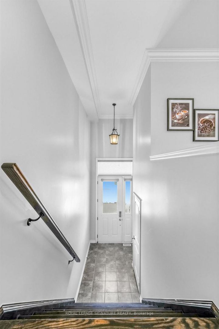 Photo 4 at 534 Stream Crescent, SH Sixteen Hollow, Oakville