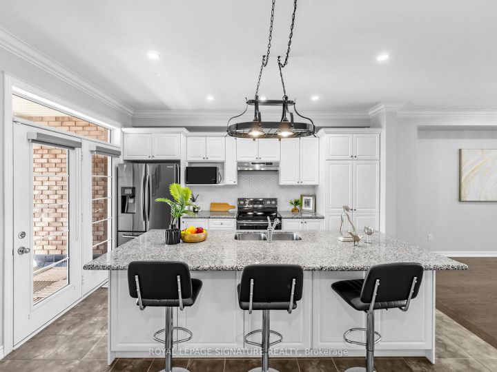 Photo 5 at 534 Stream Crescent, SH Sixteen Hollow, Oakville