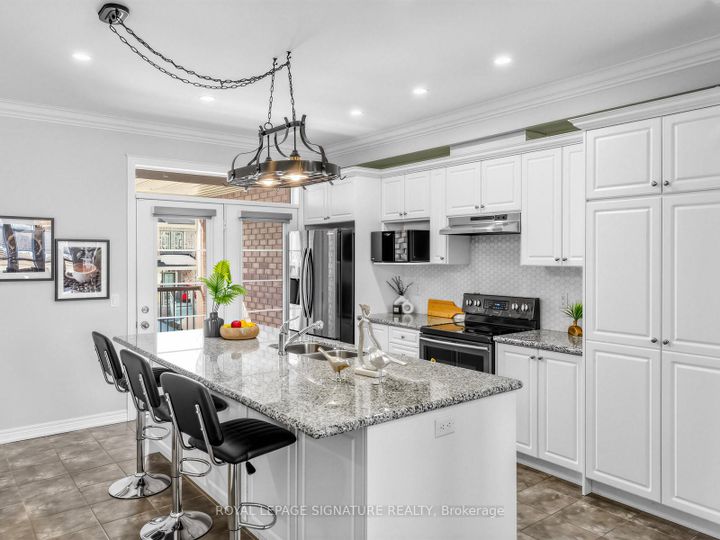 Photo 7 at 534 Stream Crescent, SH Sixteen Hollow, Oakville