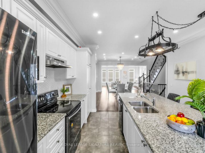 Photo 10 at 534 Stream Crescent, SH Sixteen Hollow, Oakville