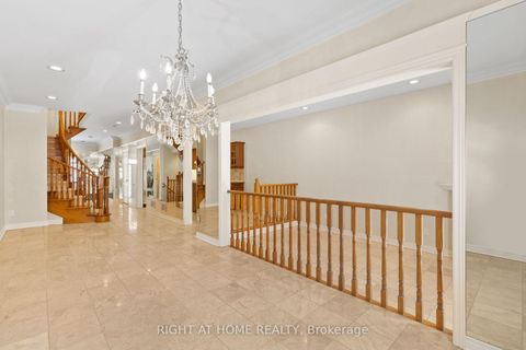 Photo 5 at 59 Kingsbridge Circle, Beverley Glen, Vaughan