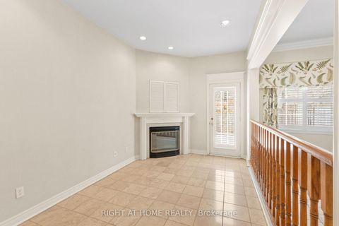 Photo 7 at 59 Kingsbridge Circle, Beverley Glen, Vaughan