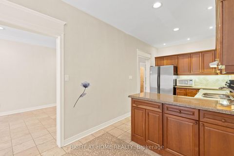 Photo 9 at 59 Kingsbridge Circle, Beverley Glen, Vaughan