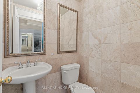 Photo 11 at 59 Kingsbridge Circle, Beverley Glen, Vaughan