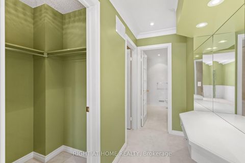 Photo 16 at 59 Kingsbridge Circle, Beverley Glen, Vaughan