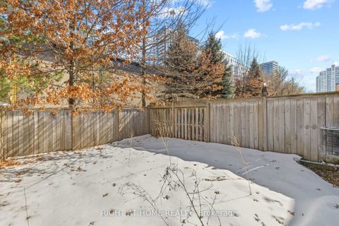 Photo 22 at 59 Kingsbridge Circle, Beverley Glen, Vaughan