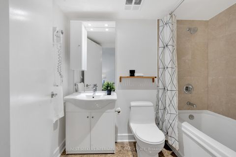 Photo 17 at 1011 - 16 Harrison Garden Boulevard, Willowdale East, Toronto