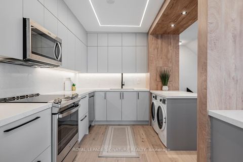 Photo 4 at 1035 - 33 Harbour Square, Waterfront Communities C1, Toronto