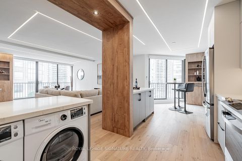 Photo 6 at 1035 - 33 Harbour Square, Waterfront Communities C1, Toronto