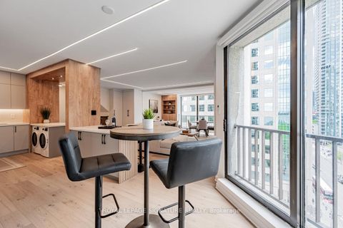 Photo 11 at 1035 - 33 Harbour Square, Waterfront Communities C1, Toronto