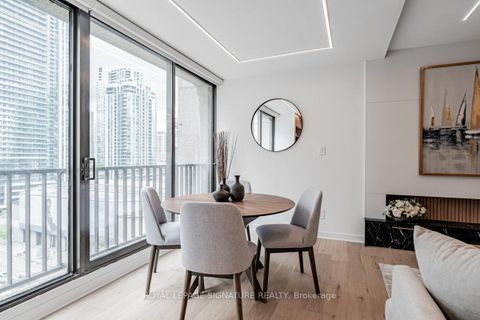 Photo 17 at 1035 - 33 Harbour Square, Waterfront Communities C1, Toronto