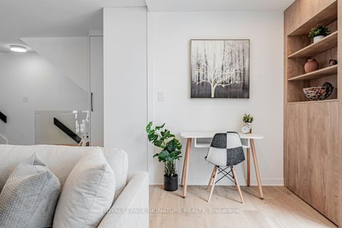 Photo 19 at 1035 - 33 Harbour Square, Waterfront Communities C1, Toronto