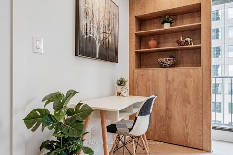 Photo 20 at 1035 - 33 Harbour Square, Waterfront Communities C1, Toronto