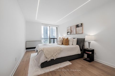 Photo 21 at 1035 - 33 Harbour Square, Waterfront Communities C1, Toronto