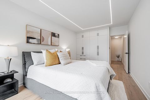 Photo 22 at 1035 - 33 Harbour Square, Waterfront Communities C1, Toronto