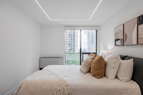 Photo 23 at 1035 - 33 Harbour Square, Waterfront Communities C1, Toronto