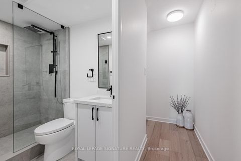 Photo 28 at 1035 - 33 Harbour Square, Waterfront Communities C1, Toronto