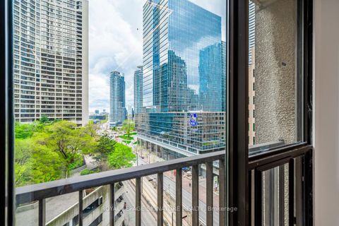 Photo 30 at 1035 - 33 Harbour Square, Waterfront Communities C1, Toronto