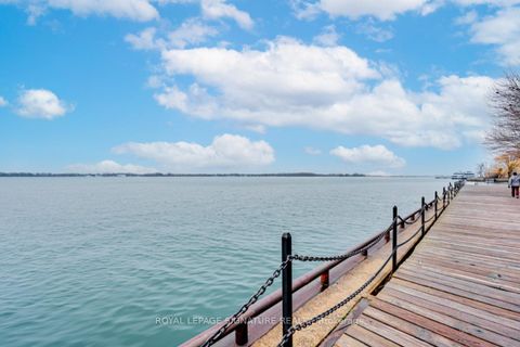 Photo 31 at 1035 - 33 Harbour Square, Waterfront Communities C1, Toronto