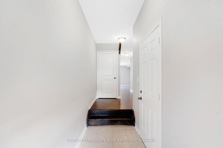 Photo 5 at 4 - 29 Pennycross Crescent, Northwest Brampton, Brampton