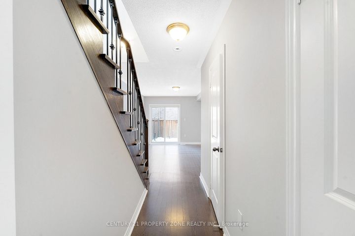 Photo 6 at 4 - 29 Pennycross Crescent, Northwest Brampton, Brampton