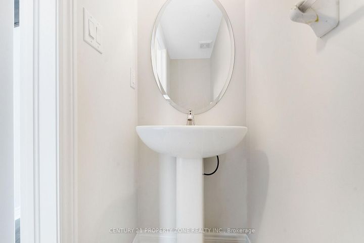 Photo 10 at 4 - 29 Pennycross Crescent, Northwest Brampton, Brampton