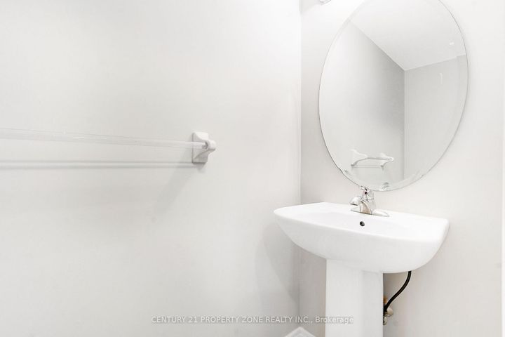 Photo 28 at 4 - 29 Pennycross Crescent, Northwest Brampton, Brampton