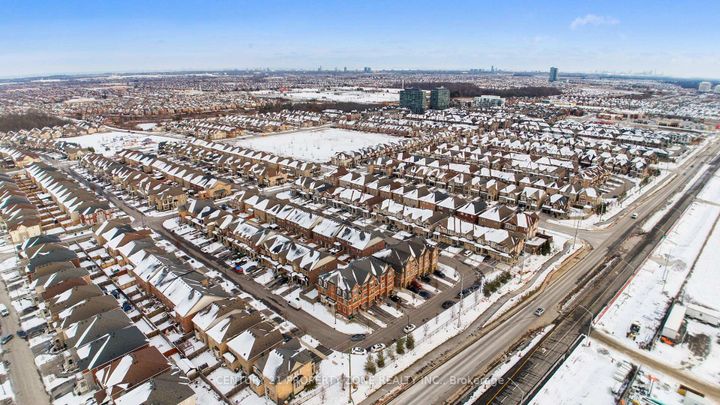 Photo 33 at 4 - 29 Pennycross Crescent, Northwest Brampton, Brampton