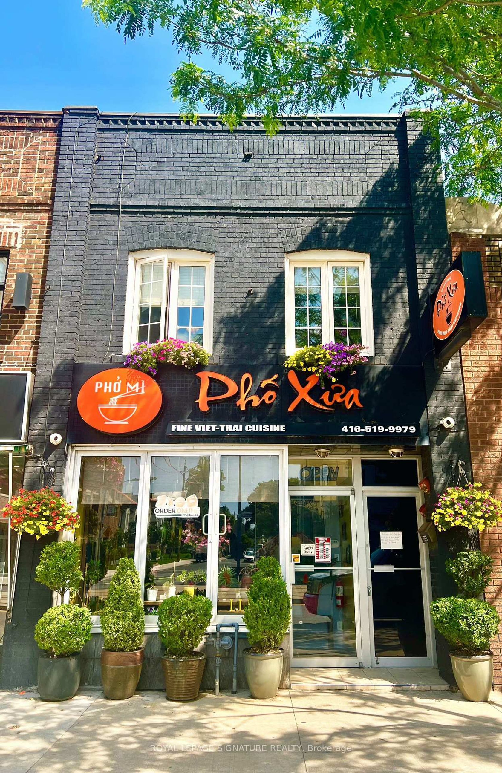 1768 St Clair Avenue W, Pellam Park, Toronto photo number 2