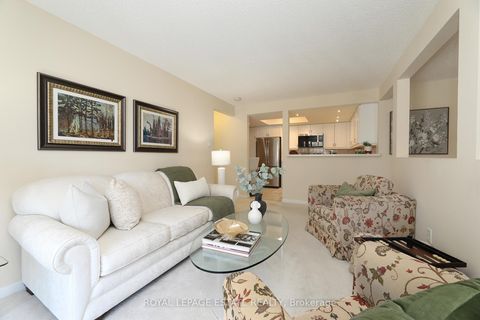 Photo 3 at 407 - 900 Bogart Mill Trail, College Manor, Newmarket