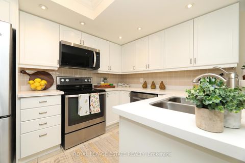 Photo 8 at 407 - 900 Bogart Mill Trail, College Manor, Newmarket