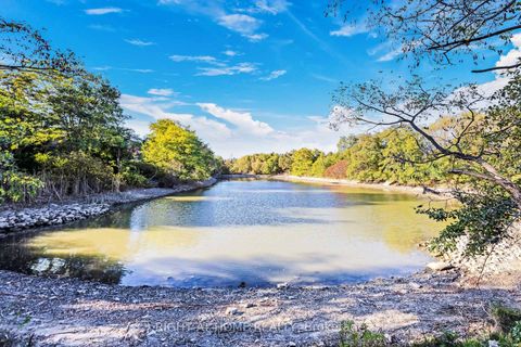 Photo 7 at 57 Calera Crescent, Sonoma Heights, Vaughan