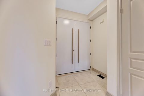 Photo 10 at 57 Calera Crescent, Sonoma Heights, Vaughan