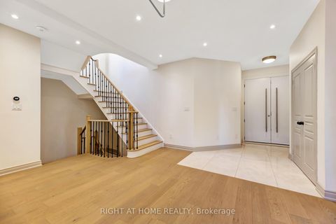 Photo 12 at 57 Calera Crescent, Sonoma Heights, Vaughan