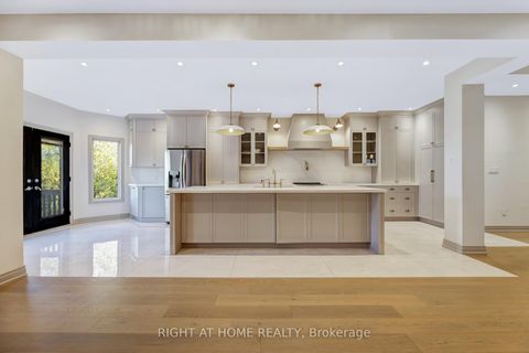 Photo 13 at 57 Calera Crescent, Sonoma Heights, Vaughan