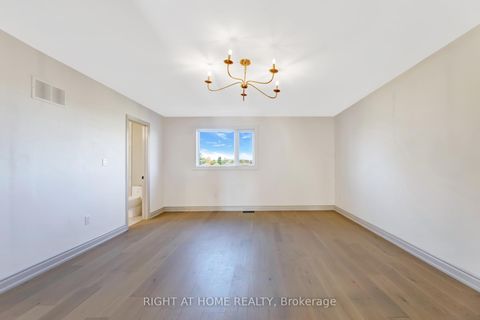 Photo 24 at 57 Calera Crescent, Sonoma Heights, Vaughan