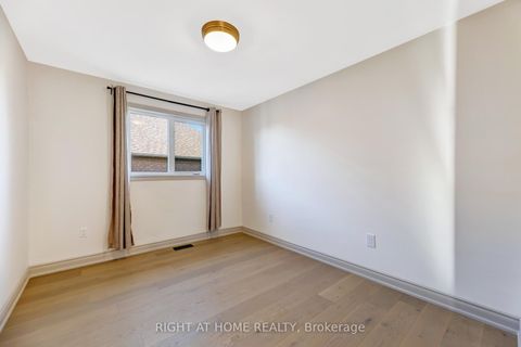 Photo 30 at 57 Calera Crescent, Sonoma Heights, Vaughan