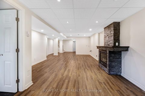 Photo 43 at 57 Calera Crescent, Sonoma Heights, Vaughan