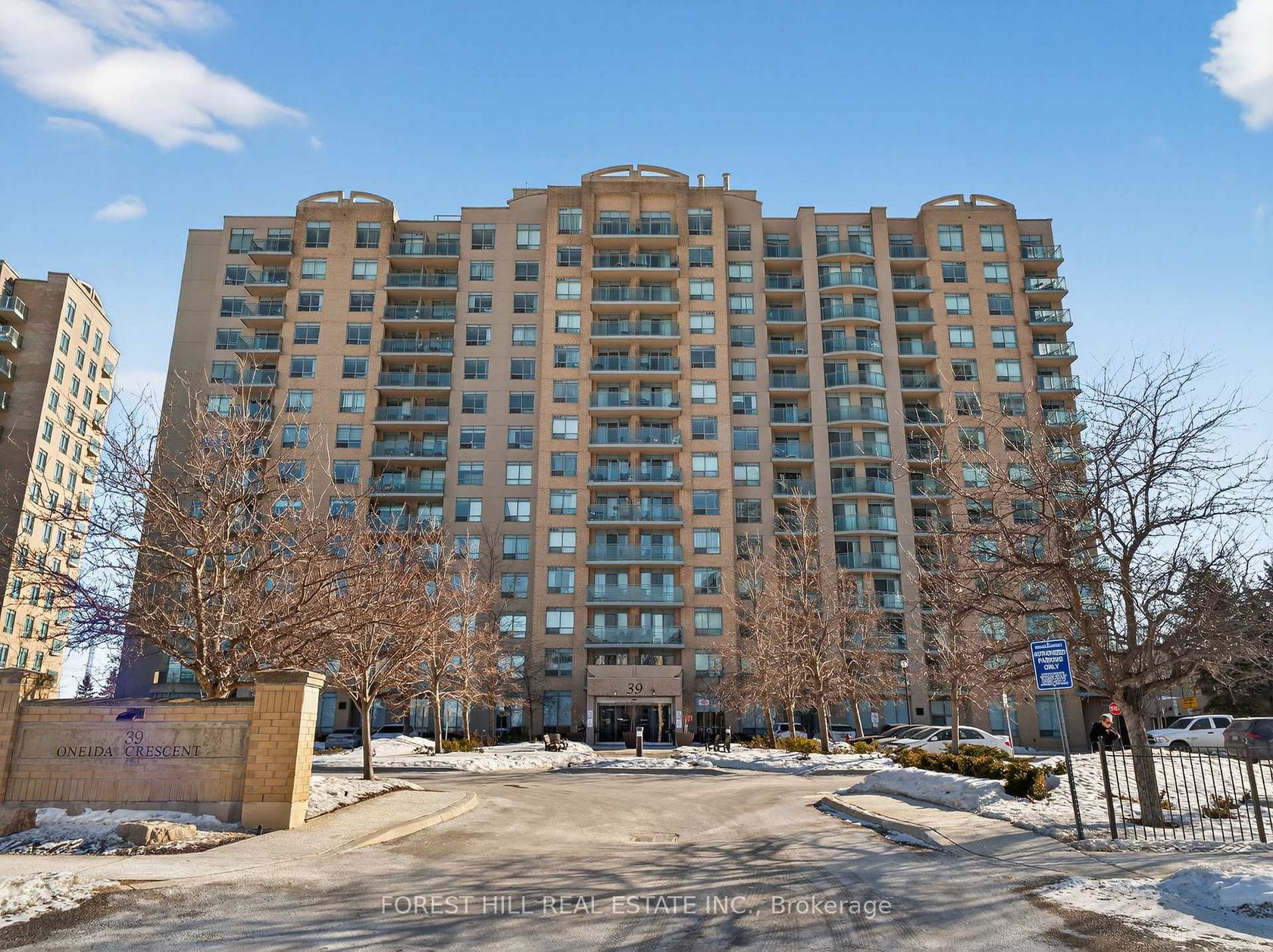 409 - 39 Oneida Crescent, Langstaff, Richmond Hill photo number 2