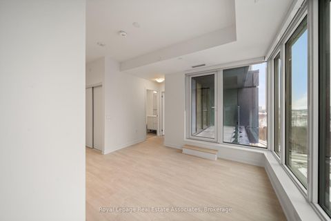 Photo 4 at 1004 - 1 Quarrington Lane, Don Mills, Toronto