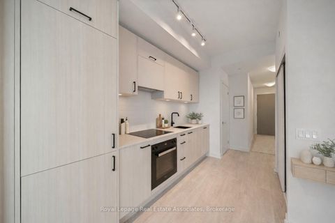 Photo 6 at 1004 - 1 Quarrington Lane, Don Mills, Toronto