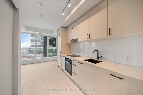 Photo 8 at 1004 - 1 Quarrington Lane, Don Mills, Toronto