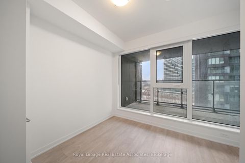 Photo 10 at 1004 - 1 Quarrington Lane, Don Mills, Toronto