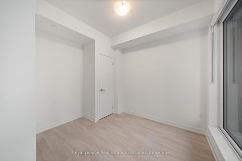 Photo 12 at 1004 - 1 Quarrington Lane, Don Mills, Toronto