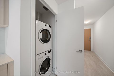 Photo 16 at 1004 - 1 Quarrington Lane, Don Mills, Toronto