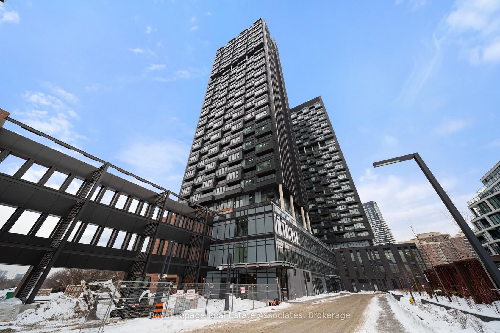 1004 - 1 Quarrington Lane, Don Mills, Toronto 