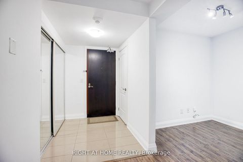 Photo 18 at 804 - 20 North Park Road, Beverley Glen, Vaughan