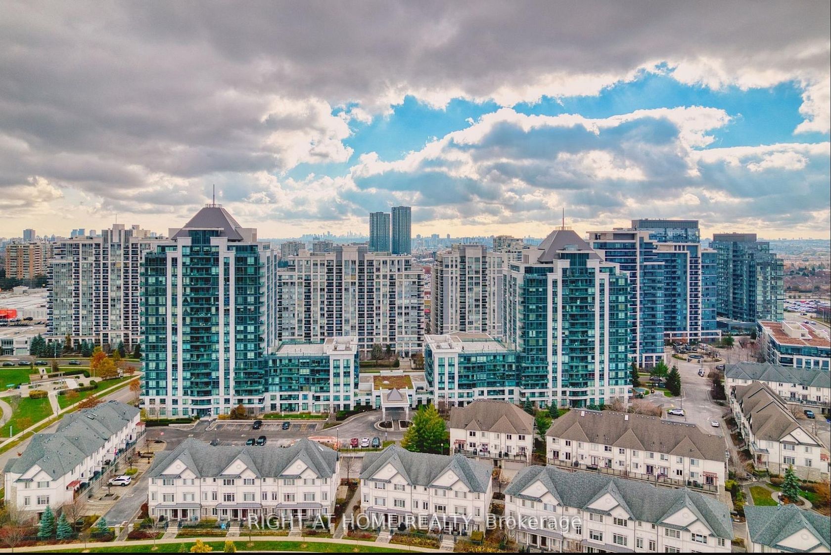 804 - 20 North Park Road, Beverley Glen, Vaughan by Loree Meneguzzi Real Estate 804 - 20 North Park Road, Beverley Glen, Vaughan