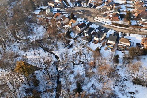 Photo 3 at 9 Royal Pines Court, Bowmanville, Clarington